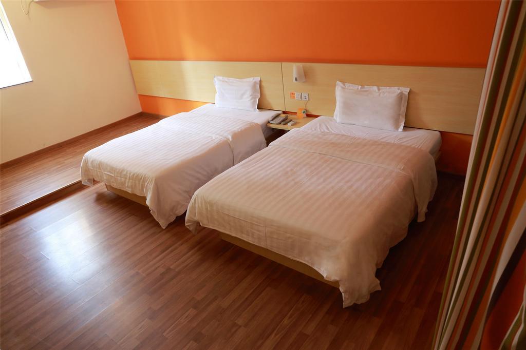 7Days Inn Qingdao Liuting Airport Room photo