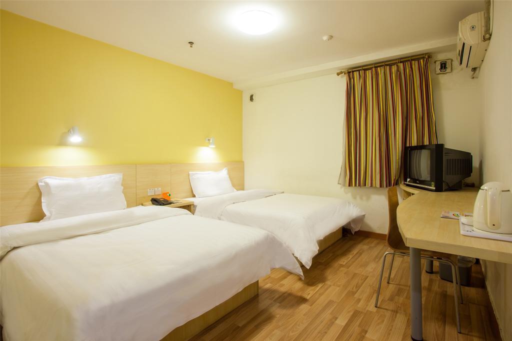 7Days Inn Qingdao Liuting Airport Room photo