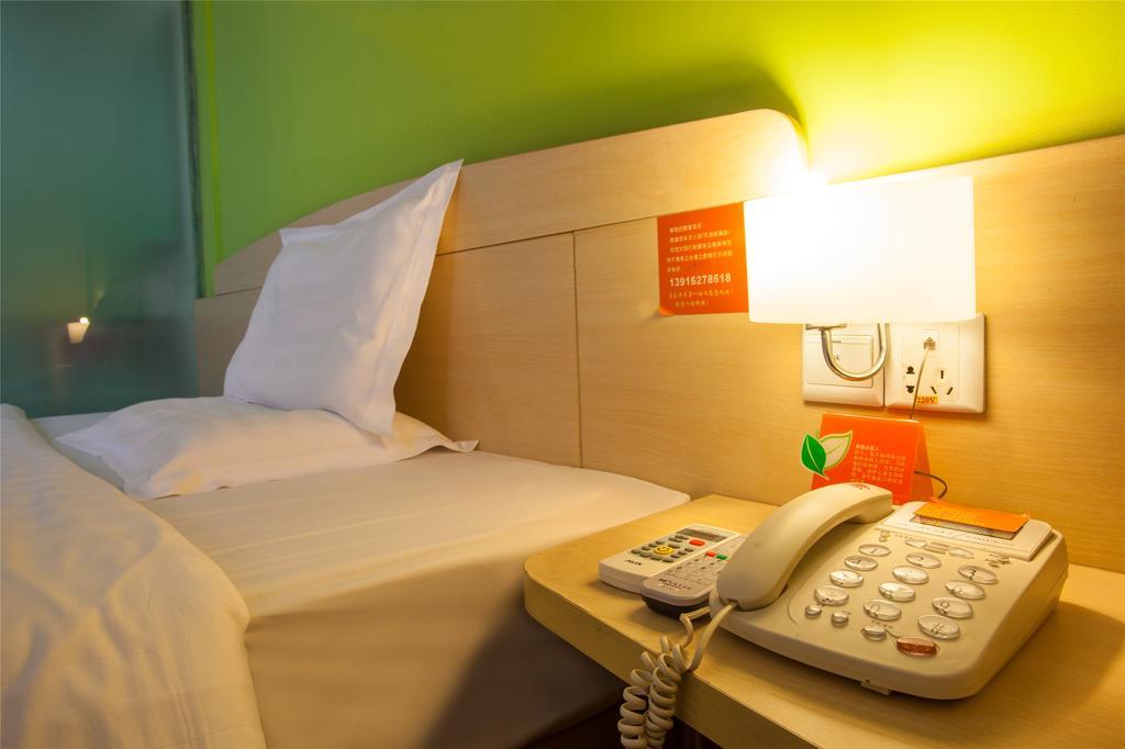 7Days Inn Qingdao Liuting Airport Room photo