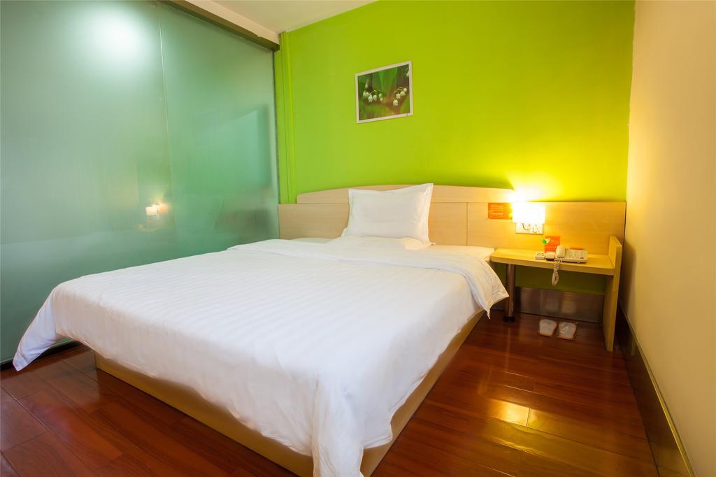 7Days Inn Qingdao Liuting Airport Room photo